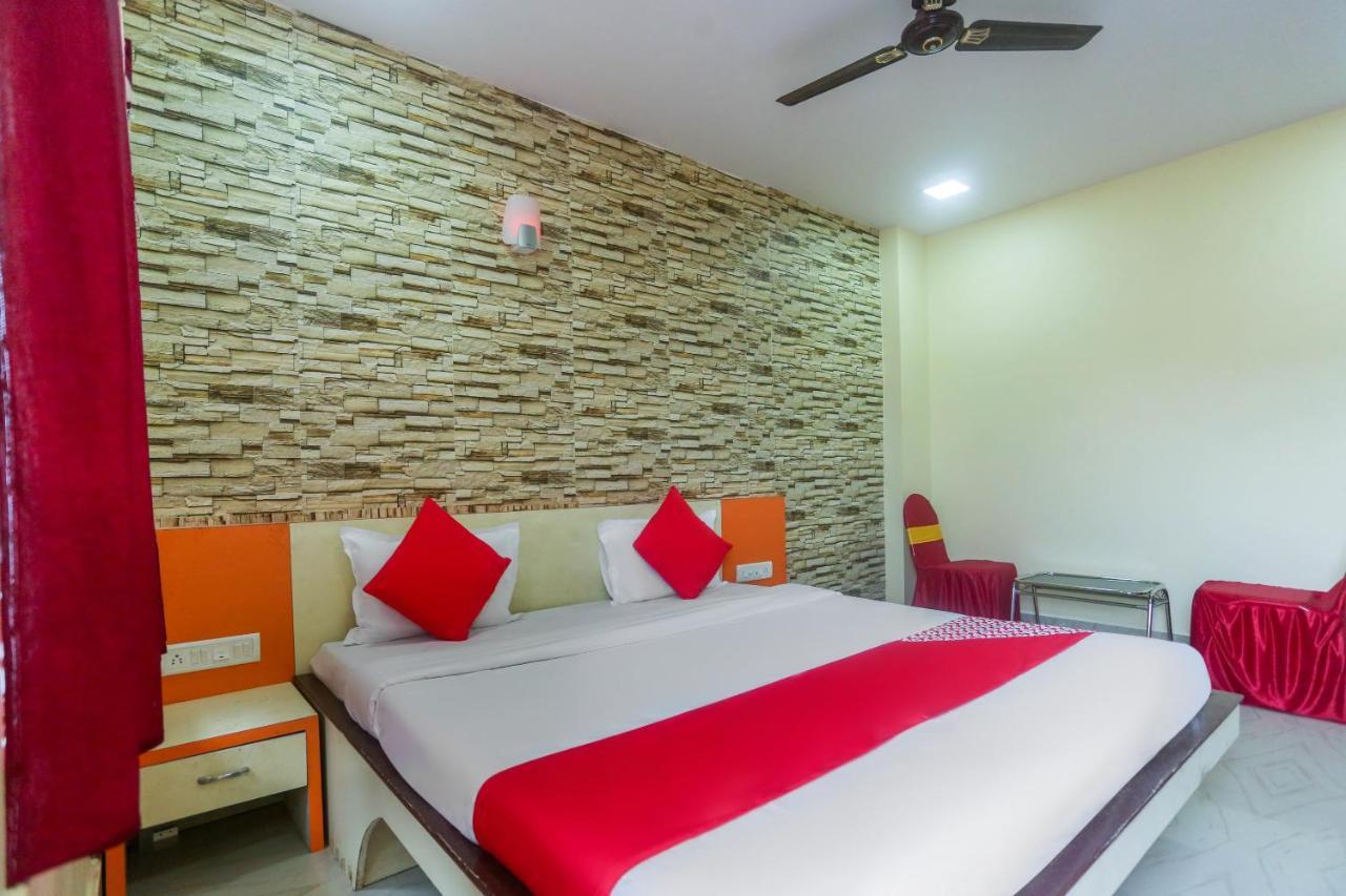 Oyo 60771 New Puri Hotel Dış mekan fotoğraf